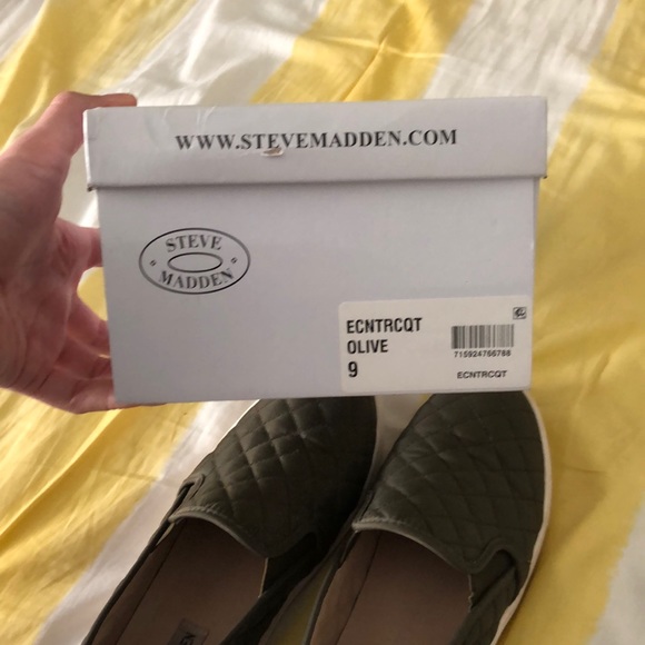 Olive Steve Madden slip ons - Picture 4 of 4